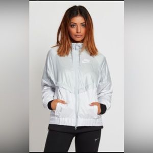 Nike Women’s Windrunner Full Zip Windbreaker